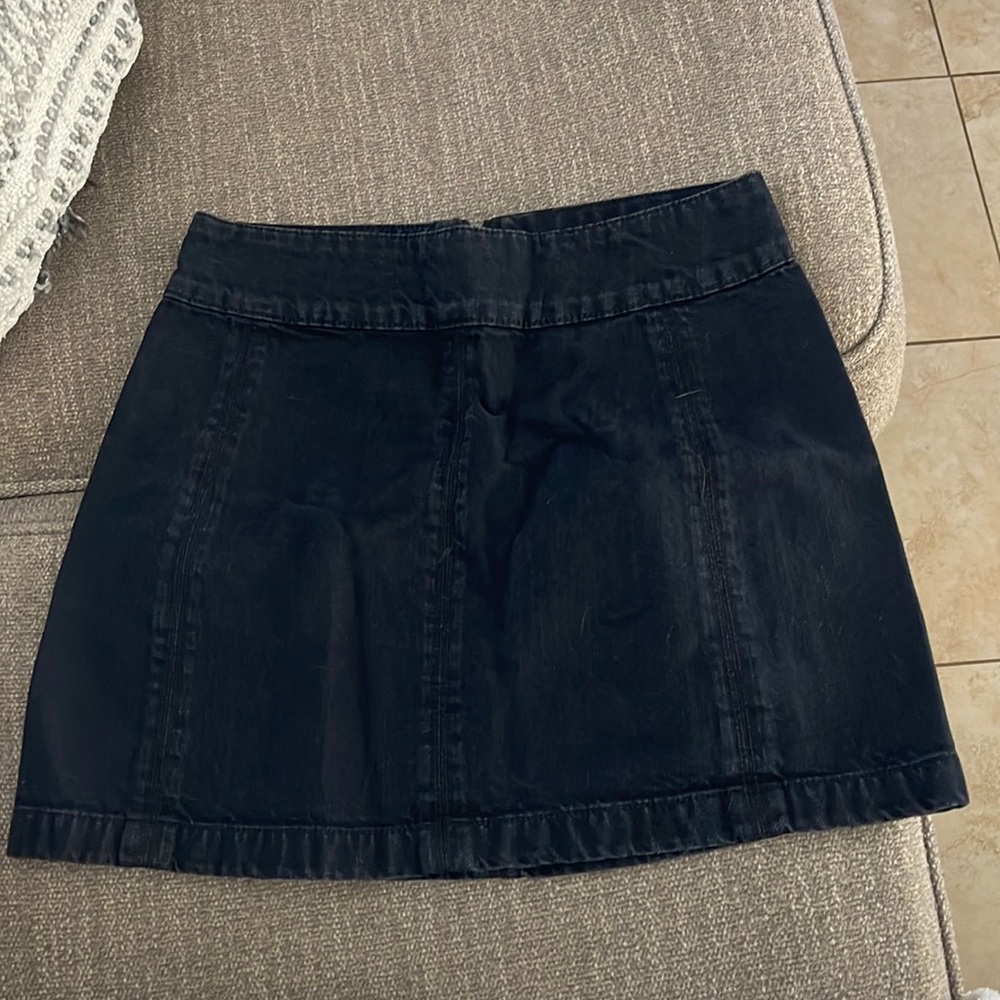 Free People dark denim skirt. Size 6